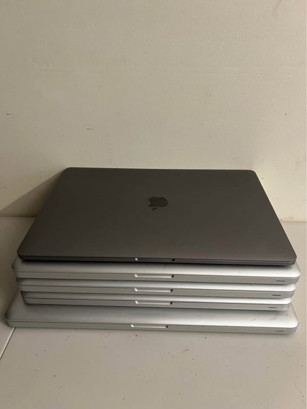 Lot of 9 MacBooks & Laptops.