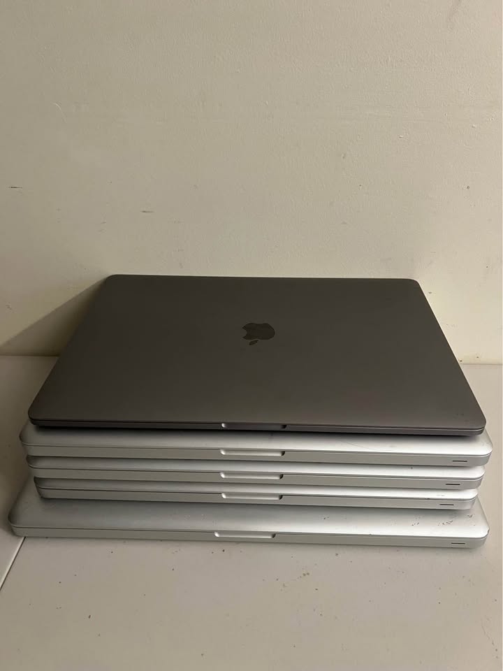Lot of 9 MacBooks & Laptops. 3 Lot of 9 MacBooks & Laptops.