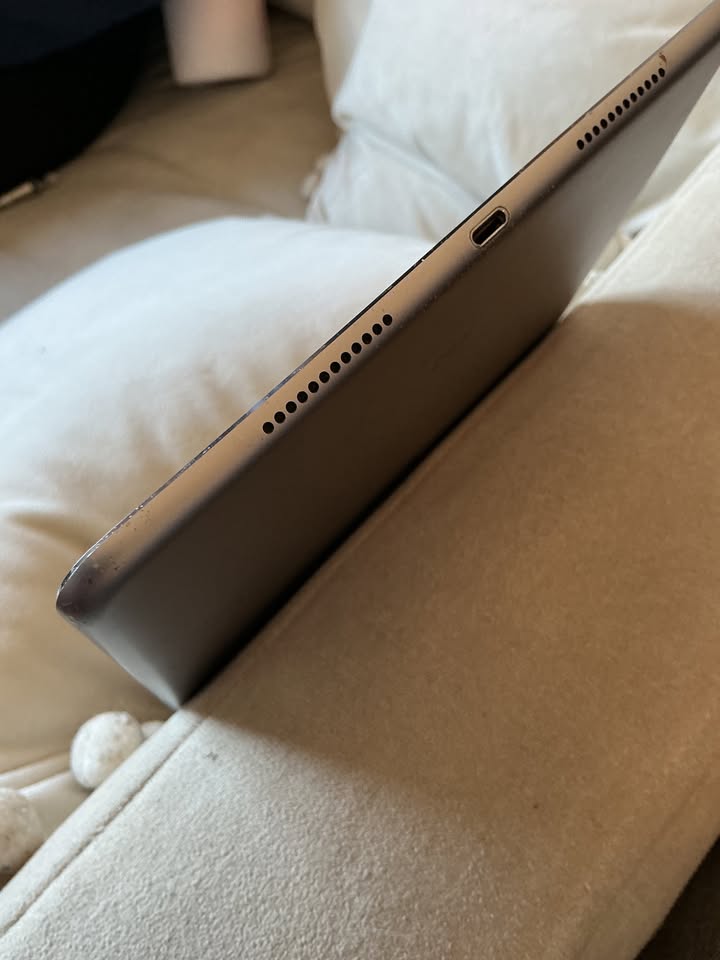 iPad Pro 9.7" 7 iPad Pro 9.7"