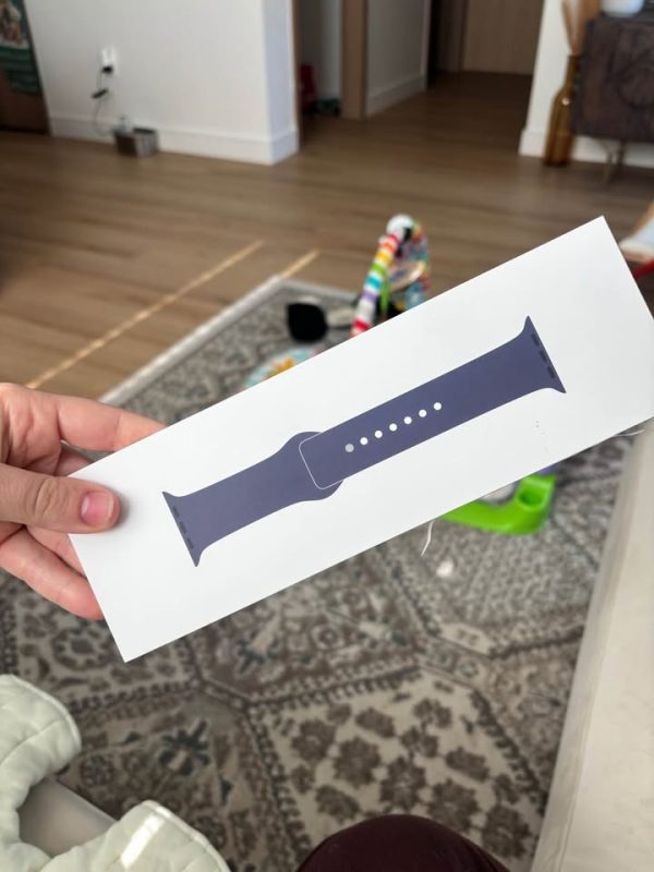 Apple Watch SE (1st Gen) 40 mm GPS and Brand new Silicone Apple Band