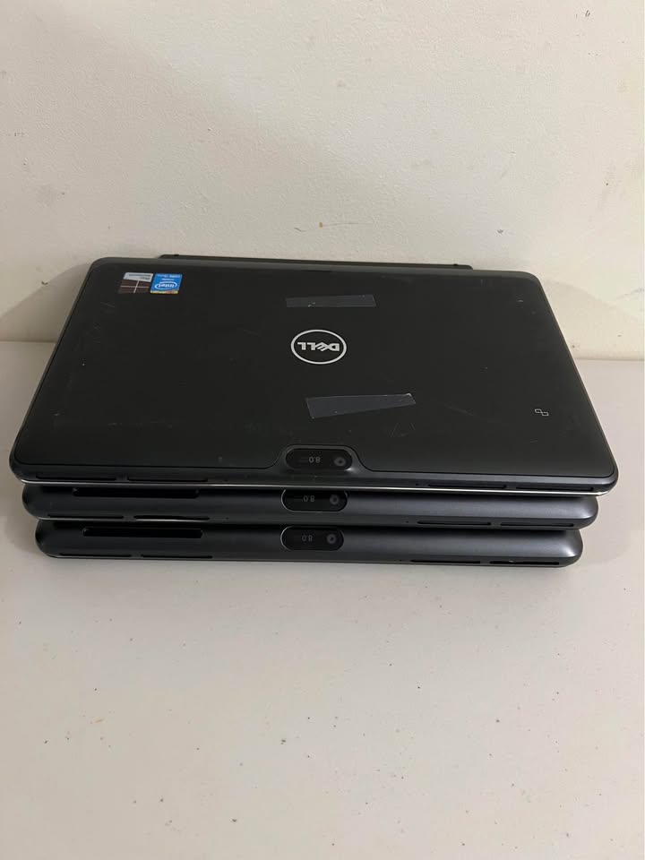 Lot of 9 MacBooks & Laptops. 4 Lot of 9 MacBooks & Laptops.