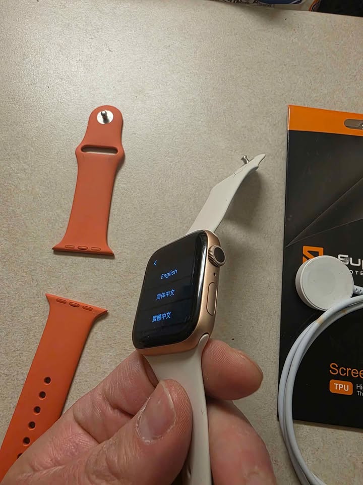 Apple watch Series 5 44mm GPS, with new staps from apple, screenprotector, charging cable 4 Apple watch Series 5 44mm GPS, with new staps from apple, screenprotector, charging cable