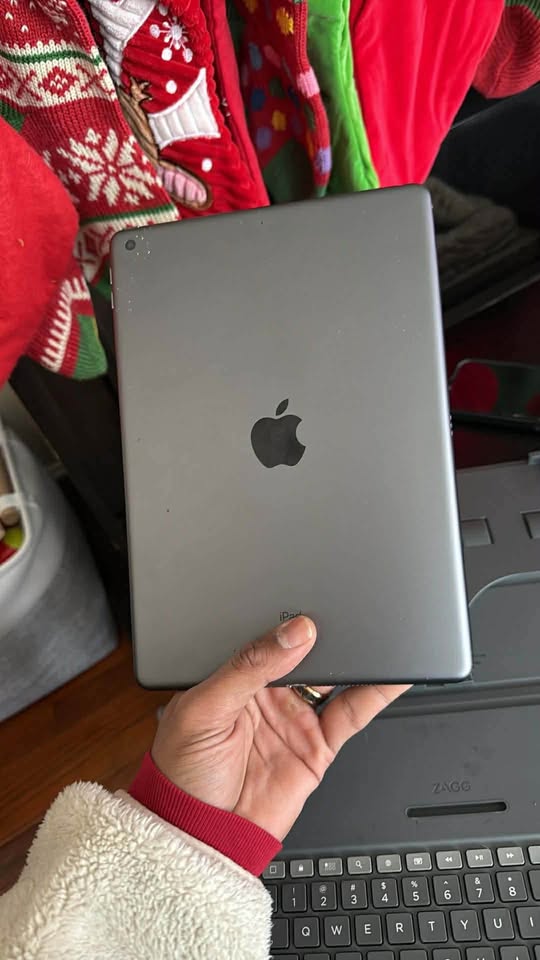 iPad 8th Gen 32tb 2 iPad 8th Gen 32tb