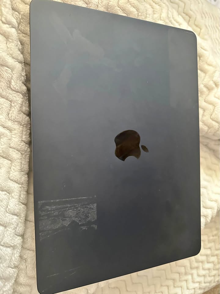 Apple MacBook Air 13 inch Laptop 2 Apple MacBook Air 13 inch Laptop