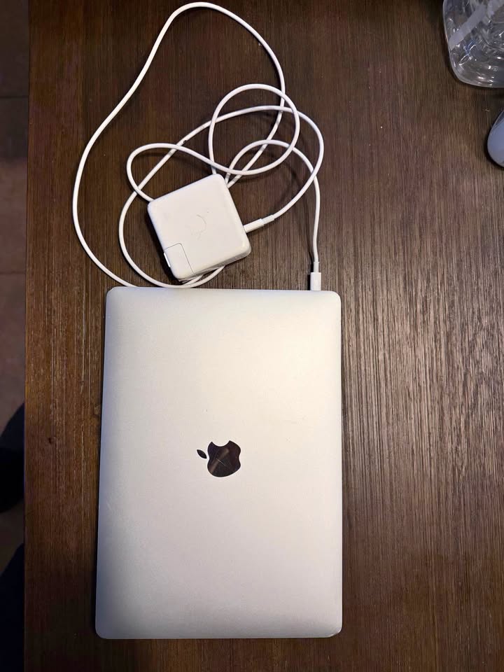 MacBook Pro 13” 7 MacBook Pro 13”