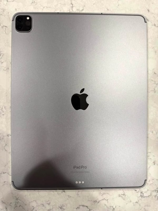 Unlocked M2 iPad Pro 12.9” WiFi + Cellular 256gb (6th Gen)