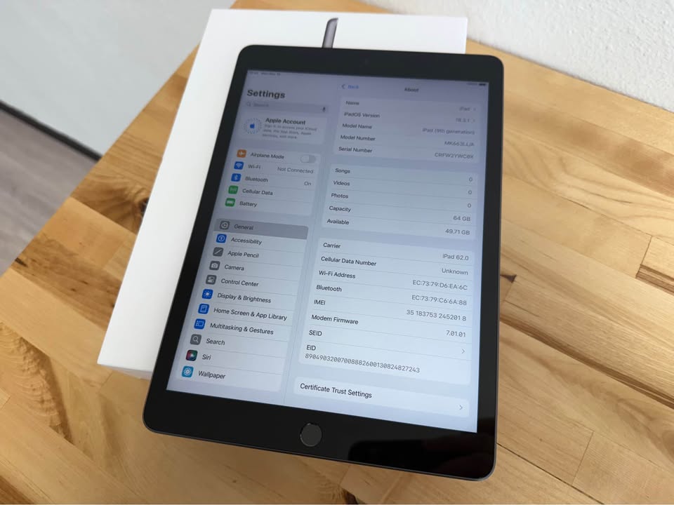 Apple iPad 9th Gen / WiFi+Cellular model 6 Apple iPad 9th Gen / WiFi+Cellular model
