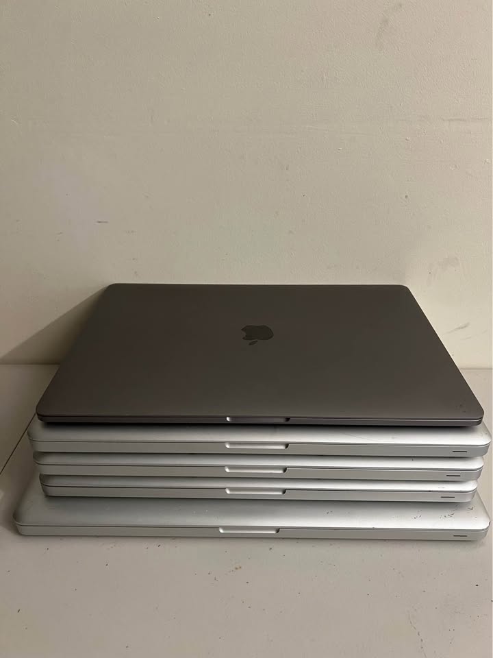 Lot of 9 MacBooks & Laptops. 6 Lot of 9 MacBooks & Laptops.