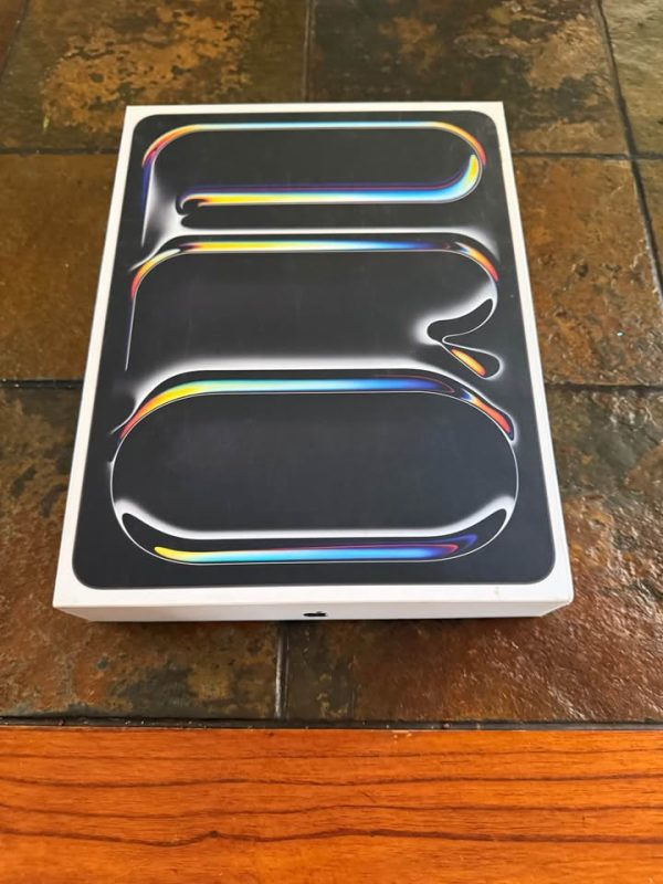 Apple 13 inch iPad Pro M4 chip Built for Apple Intelligence Wi-Fi + Cellular 256GB - Like New