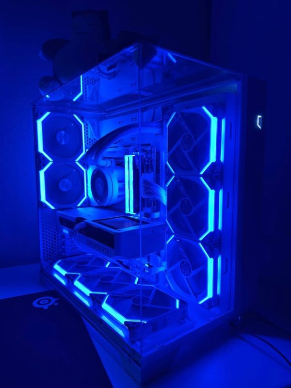 High-End White Gaming PC