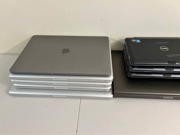 Lot of 9 MacBooks & Laptops.