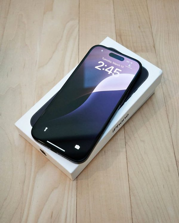 Mint Apple iPhone 16 Black 128gb Unlocked w/ Black Case